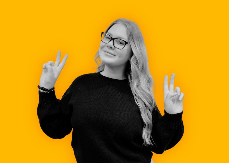 Leyla, Agente de communication